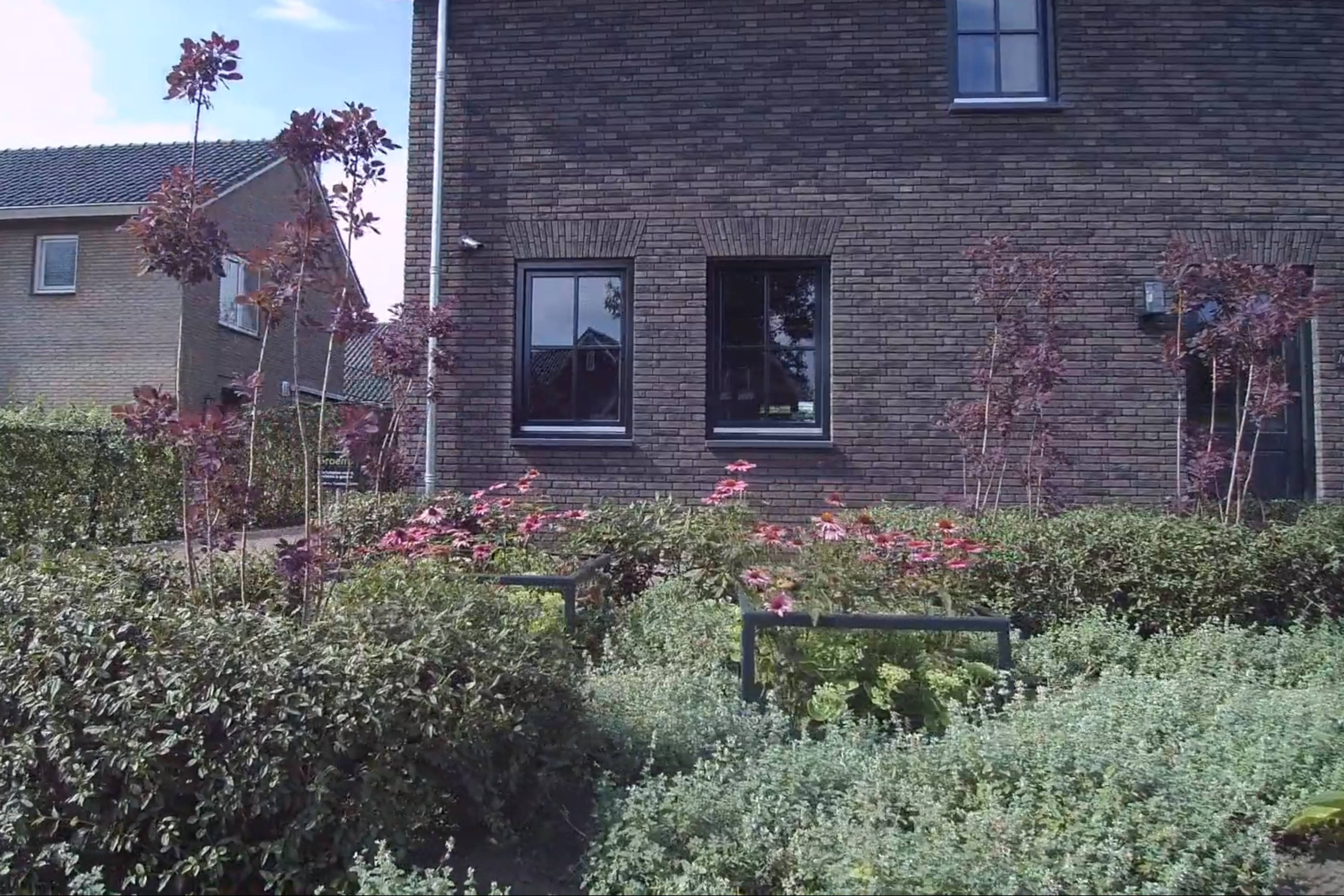 Video-Front__Tuinarchitect_Heeswijk_voortuin_Plantframes-by-Groenr_Heeswijk_Berlicum_Den-Bosch_Vlijmen 11