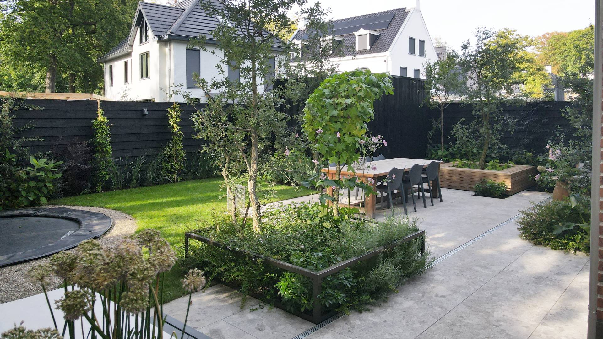 Voortuin_Achtertuin_Loof_Vught_tuinarchitect_tuinontwerp_Hovenier_schaduwtuin_keramische tegels_vormbomen_tuinverlichting_tuinaanleg (2) (4) (37)